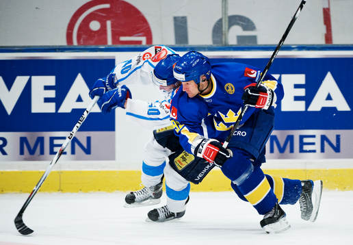 Antti Pihlström, Finland, utmanas av Michael Nylander,
