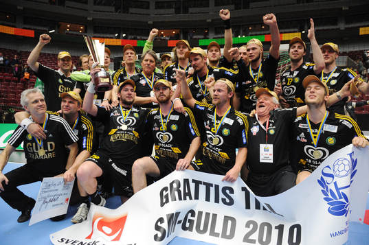 Jubel, glädje, pokal, SM-guld, Svenska Mästare, lagbild
