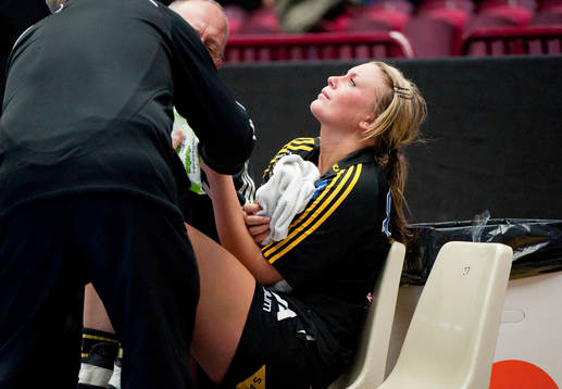 Isabelle Gulldén, Sävehof skadade ett finger. Skada