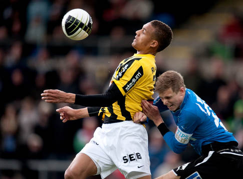 Mathias Ranégie, Häcken. Richard Magyar, Halmstad