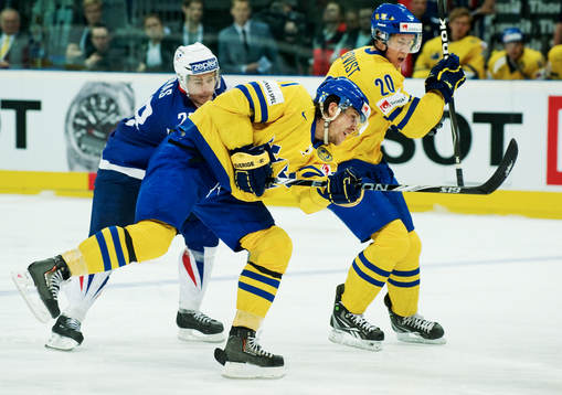 Jonas Andersson, Sverige, skjuter in 2-0