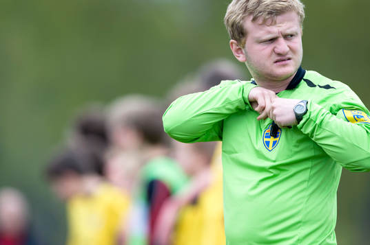 Pojkar 15 år, IFK Hässleholm - Högaborg. Domare