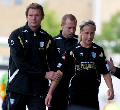 Torbjörn Nilsson, tränare Göteborg, klappar om Jenny