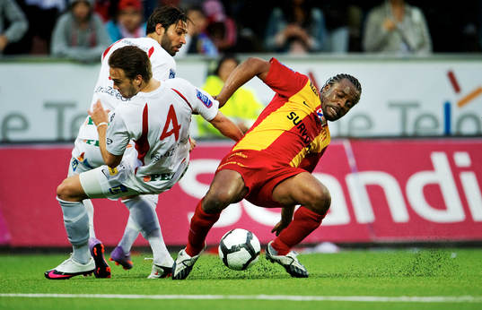 Rickard Jansson, Assyriska, stoppar Peter Ijeh, Syrianska