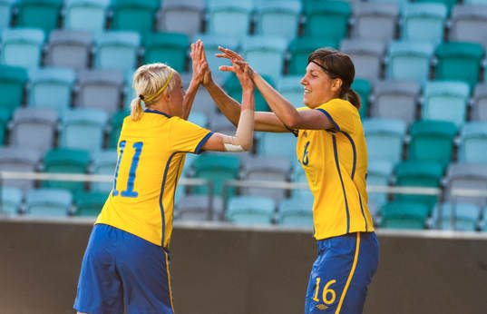 Linnea liljegärd och Linda Forsberg jubel