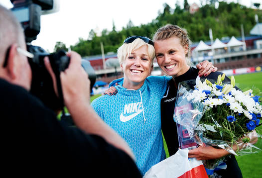 Kajsa Bergqvist delade ut pris till Emma Green, Örgryte