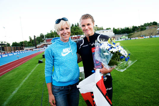 Kajsa Bergqvist delade ut pris till Emma Green, Örgryte