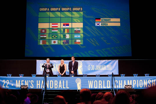 Leon Kahlin, Internationella Handbollsförbundet, läser