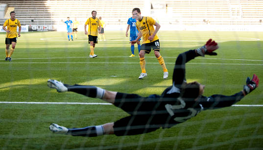 Martin Ericsson, Elfsborg, gör mål på straff