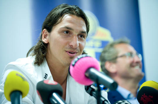 Zlatan Ibrahimovic, tackar åter ja till spel i det svenska