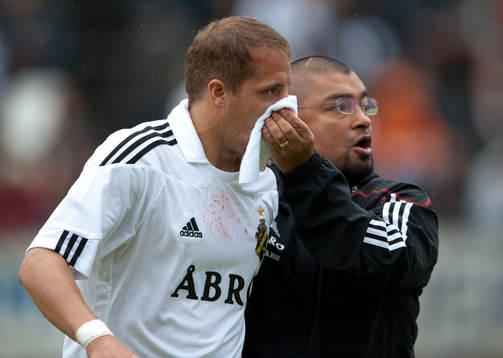 Kenny Pavey, AIK gör illa näsan