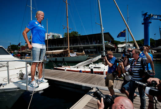 Carolina Klüft spexar för fotografer och tv