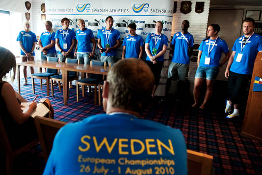 Stefan Olsson, förbundskapten, med delar av