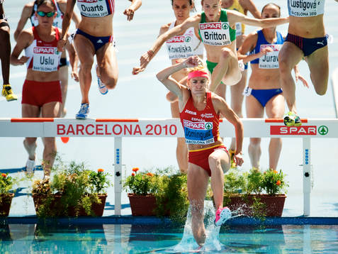 Marta Dominguez, Spanien, landar i vattengropen
