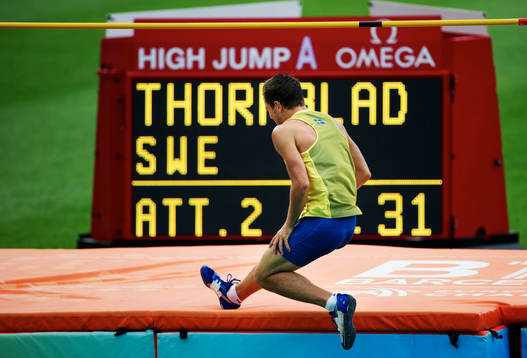 Linus Thörnblad, Sverige, missar ett hopp och tar sig på