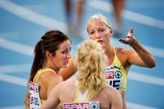 Emma Rienas, Elin Backman och Moa Hjelmer, Sverige