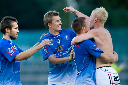 Mattias Adelstam, Trelleborg, grattas av Tuomo Turunen,