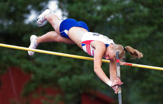 Stavhopp. Michaela Mijer
