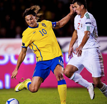 Zlatan Ibrahimovic, Sverige, utmanas av Zoltan Liptak,