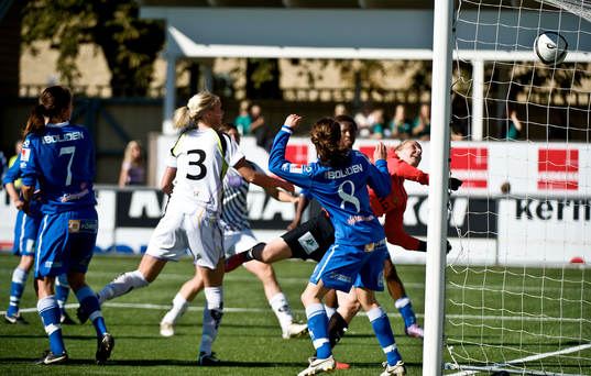Pavlina Scasna, Malmö gör 1-0 direkt på hörna. Åsa