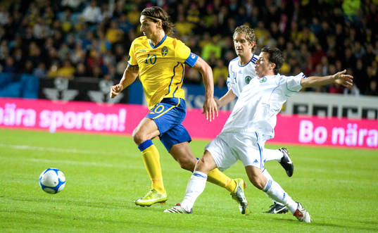 Zlatan Ibrahimovic, Sverige sliter sig loss och gör 5-0