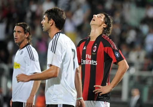 Zlatan Ibrahimovic, Milan skjuter straff men missar