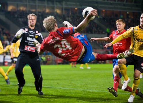 Marcus Nilsson, Helsingborg, brassespark mot Mattias Asper,