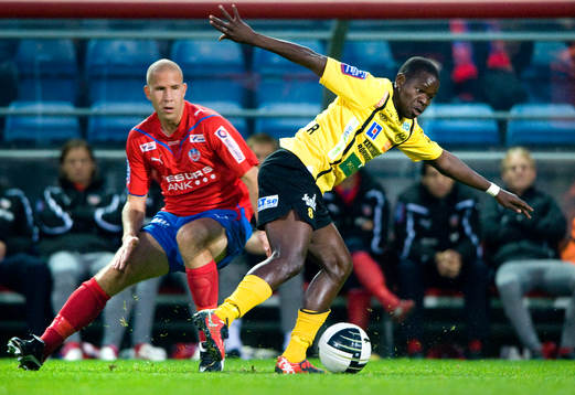 Patrick Osiako, Mjällby går förbi Mattias Lindström,