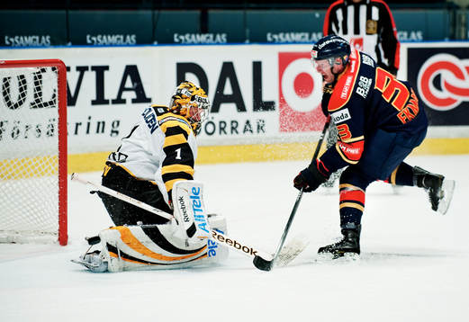 Andreas Hadelöv, målvakt, Skellefteå, räddar en straff