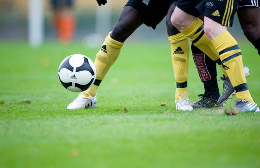 Fot, fotboll, gräsmatta