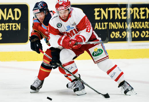 Jimmie Ölvestad, Djurgården, kämpar om pucken mot Per