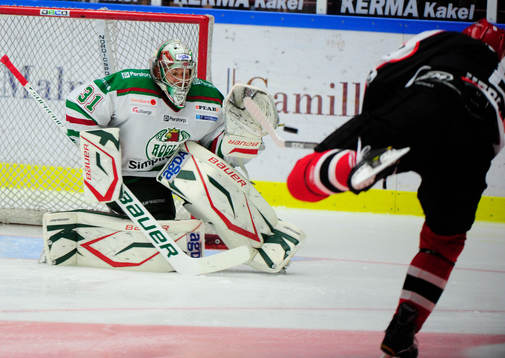 Patrik Hersley, Malmö skjuter mot Joel Gistedt, målvakt