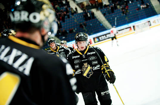 Oscar Ahlström, AIK, gratuleras till sitt 1-0-mål