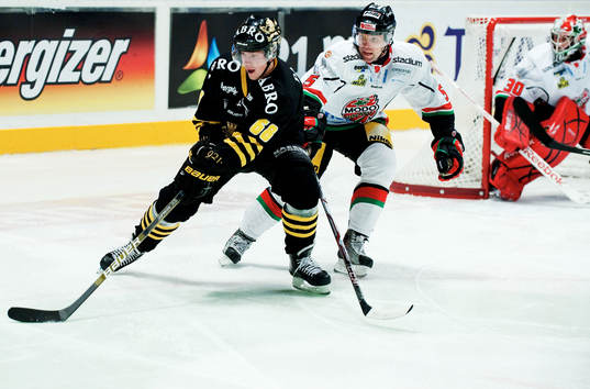 Victor Ahlström, AIK, utmanas av Hans Jonsson, Modo