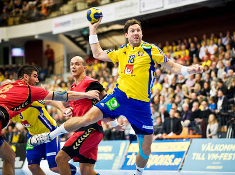 Tobias Karlsson, Sverige tar sig förbi, Vladimir Osmajic