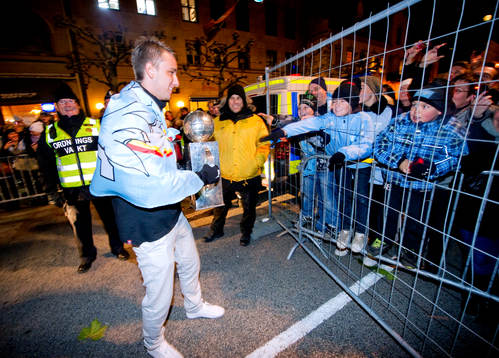 Bläddra bland fler bilder av Fest
