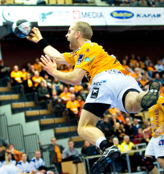 Johan Jepson, Kristianstad, flyger in i straffområdet