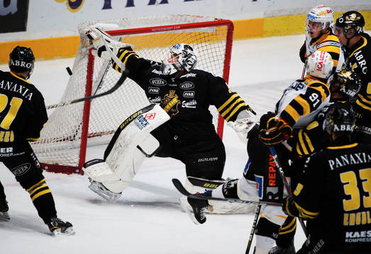 Viktor Fasth, målvakt, AIK, räddar ett skott