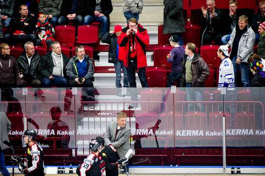 Några från publiken buade mot Malmös tränare Robert
