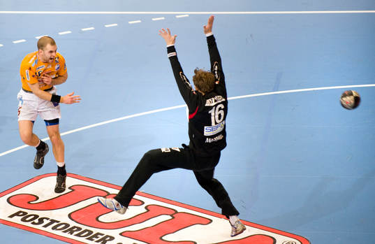 Johan Jepson, Kristianstad, överlistar Mikael Aggefors,