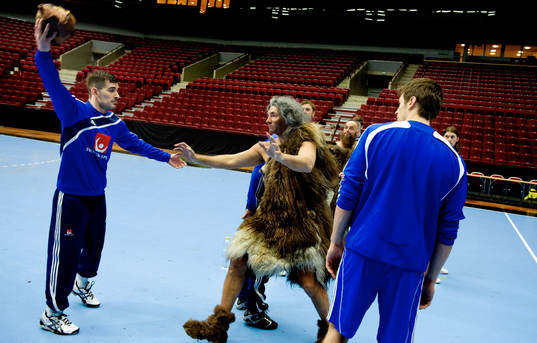 Handboll, Sverige, Handbollslandslaget spelar in en