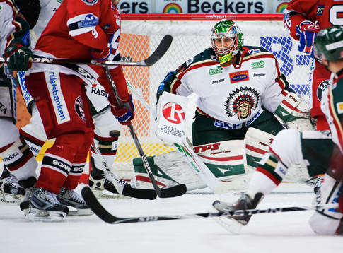 Joakim Lundström, målvakt, Frölunda, har koll på pucken