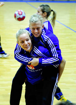 Jessica Helleberg, Nathalie Hagman, Sverige