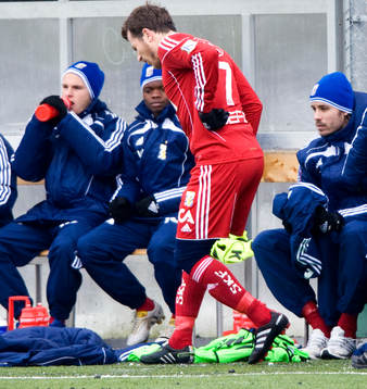 Tobias Hysén, IFK Göteborg, går av plan, ryggskadad