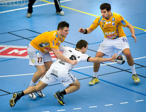Johan Kock, Kristianstad, drar ner Robin Andersson, Guif
