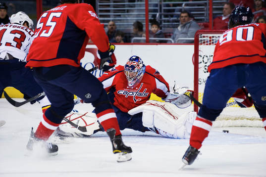 Mike Santorelli, Florida, gör 0-1 bakom Semyon Varlamov,