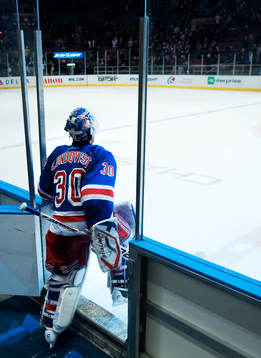 Henrik Lundqvist, målvakt, New York Rangers, åker in på
