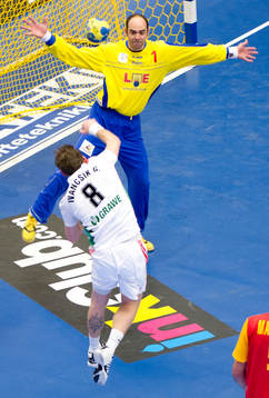 Jose Javier Hombrandos, målvakt, Spanien
