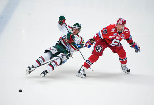 Henrik Tömmernes, Frölunda faller mot Robert Carlsson,