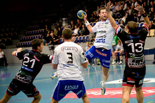 Andreas Thynell, Ystad jagas här av brorsan Mattias